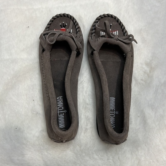 MINNETONKA Suede Moccasins, gray size 6 - Picture 5 of 13